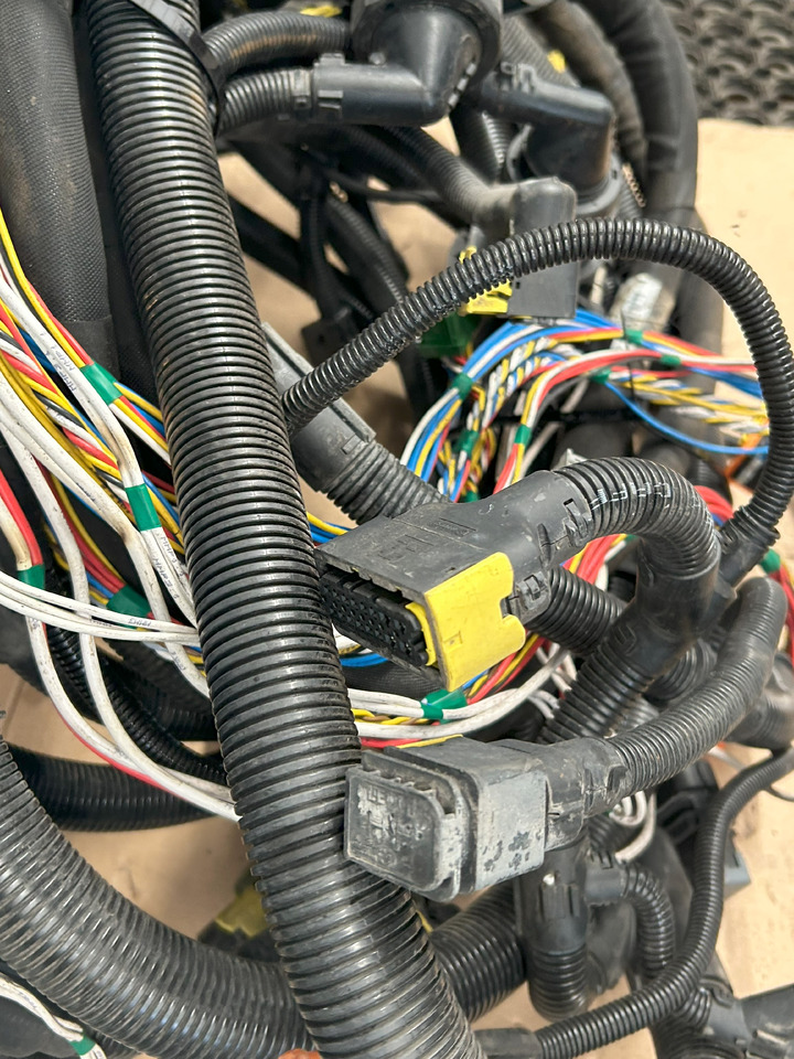 DAF XF 106 CHASSIS MAIN ELECTRICAL HARNESS - Cables/ Wire harness: picture 4 DAF XF 106 CHASSIS MAIN ELECTRICAL HARNESS - Cables/ Wire harness: picture 4