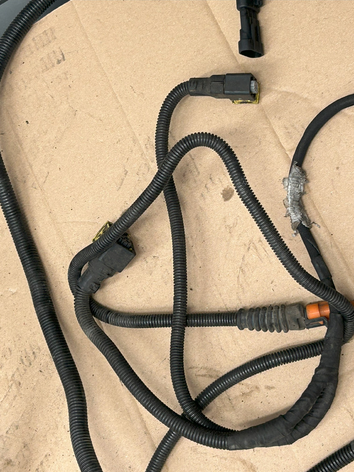 DAF XF 106 TRAILER SOCKET ELECTRICAL HARNESS - Cables/ Wire harness: picture 4 DAF XF 106 TRAILER SOCKET ELECTRICAL HARNESS - Cables/ Wire harness: picture 4