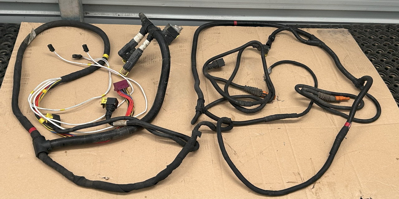 DAF XF 106 TRAILER SOCKET ELECTRICAL HARNESS - Cables/ Wire harness: picture 1 DAF XF 106 TRAILER SOCKET ELECTRICAL HARNESS - Cables/ Wire harness: picture 1
