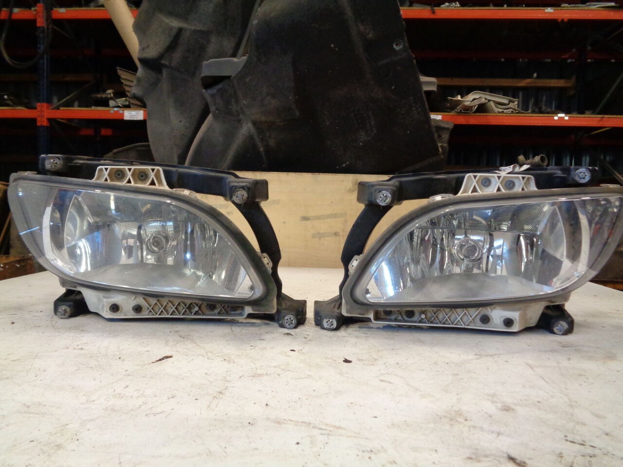 DAF XF 106 truck - Headlight for Truck: picture 2 DAF XF 106 truck - Headlight for Truck: picture 2