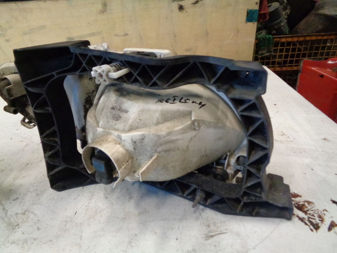 DAF XF 106 truck - Headlight for Truck: picture 5 DAF XF 106 truck - Headlight for Truck: picture 5