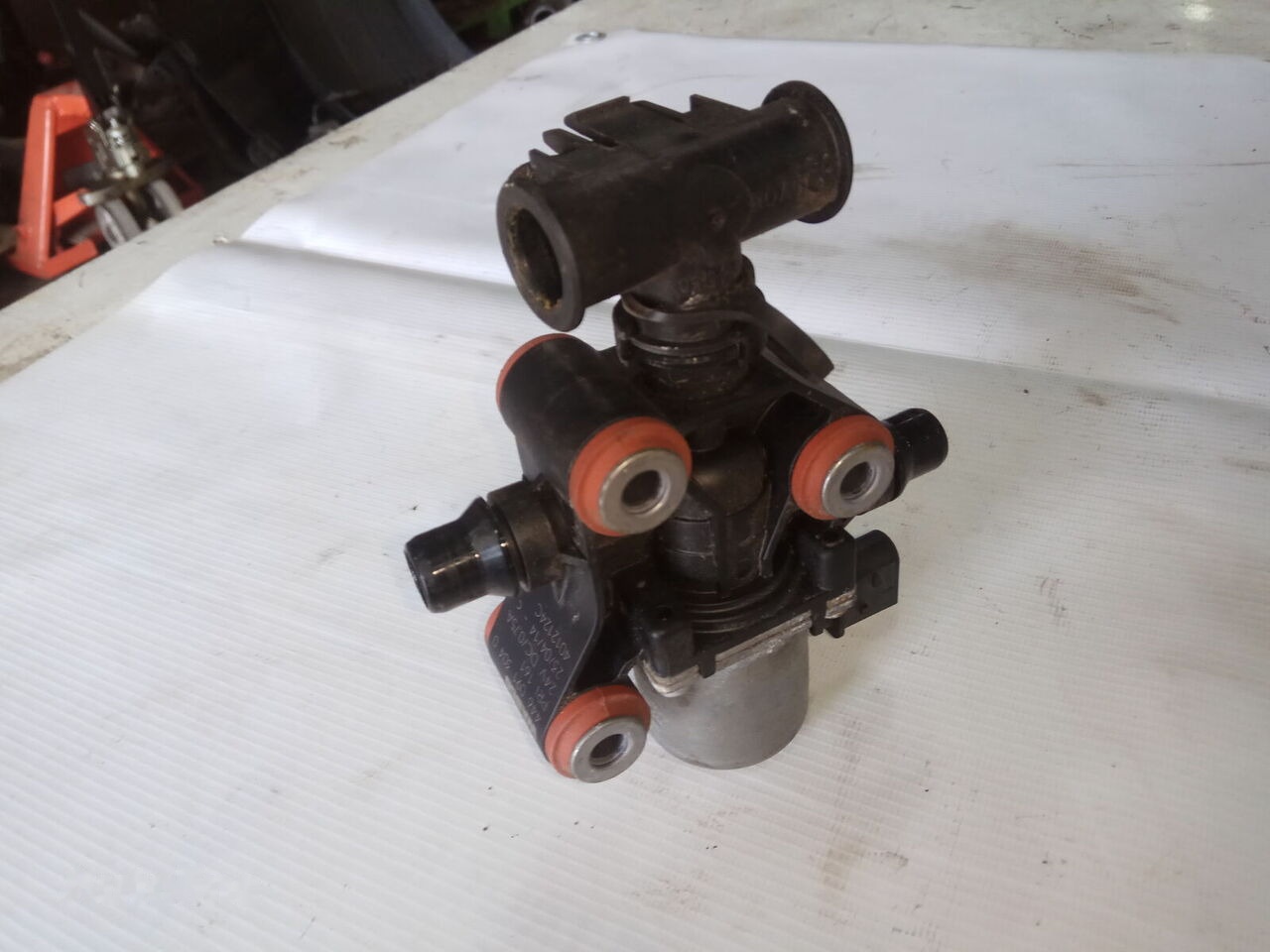 Elektrozawór AdBlue WABCO 446091304  DAF XF 106 truck - Exhaust system for Truck: picture 2 Elektrozawór AdBlue WABCO 446091304  DAF XF 106 truck - Exhaust system for Truck: picture 2