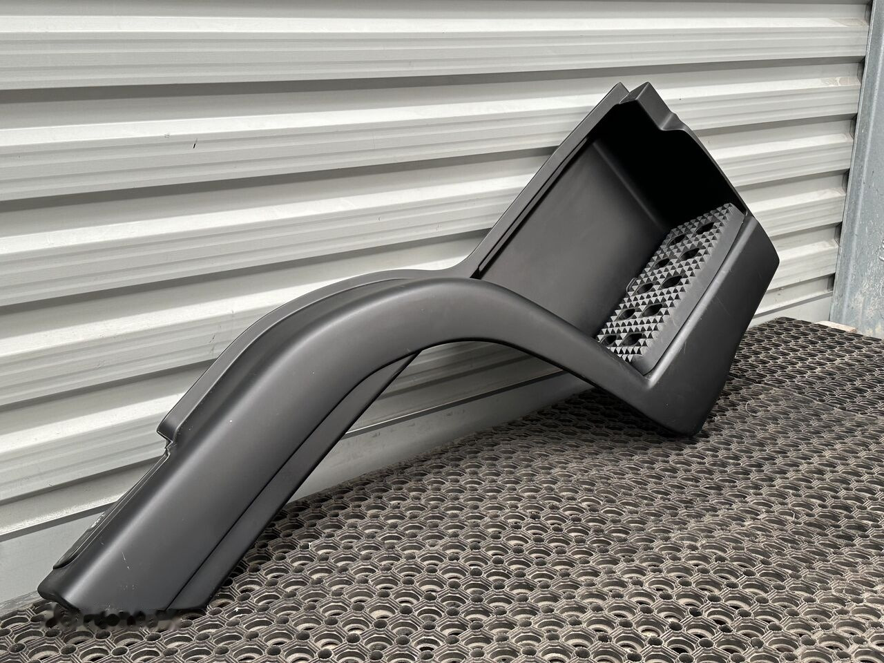 IVECO EUROCARGO RIGHT 500343257   IVECO 500343257 - Footstep for Truck: picture 2 IVECO EUROCARGO RIGHT 500343257   IVECO 500343257 - Footstep for Truck: picture 2