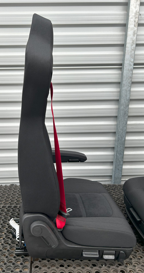 New Seat IVECO NEW SET OF SEATS IVECO S-WAY: picture 22