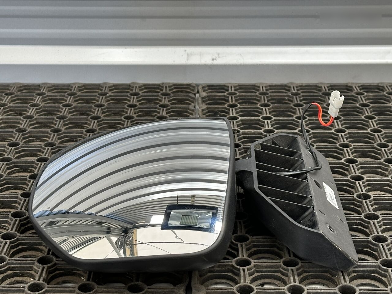 IVECO S-WAY STRALIS 5802287173 IVECO truck - Rear view mirror for Truck: picture 3 IVECO S-WAY STRALIS 5802287173 IVECO truck - Rear view mirror for Truck: picture 3