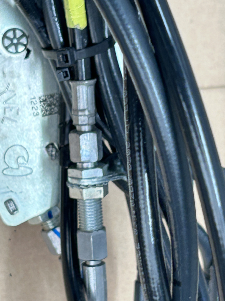 IVECO STRALIS , S-WAY - Hydraulic cylinder: picture 3 IVECO STRALIS , S-WAY - Hydraulic cylinder: picture 3