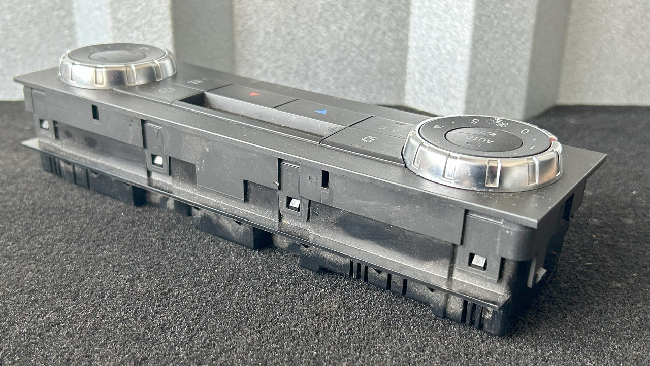 MERCEDES AIR CONDITIONING CONTROL PANEL AROCS MP4 - A/C part: picture 4 MERCEDES AIR CONDITIONING CONTROL PANEL AROCS MP4 - A/C part: picture 4