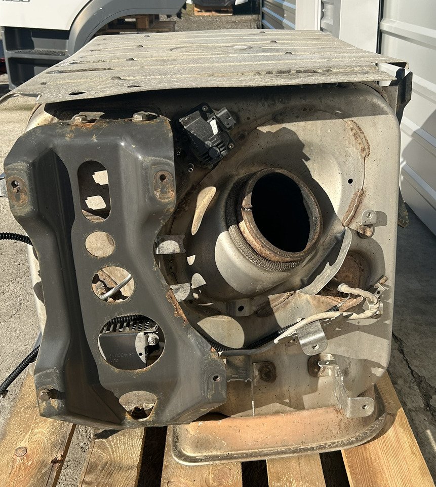MERCEDES-BENZ ACTROS MP4 DPF CATALYTIC CONVERTER A0084901912 A0094905612 - Catalytic converter for Truck: picture 4 MERCEDES-BENZ ACTROS MP4 DPF CATALYTIC CONVERTER A0084901912 A0094905612 - Catalytic converter for Truck: picture 4