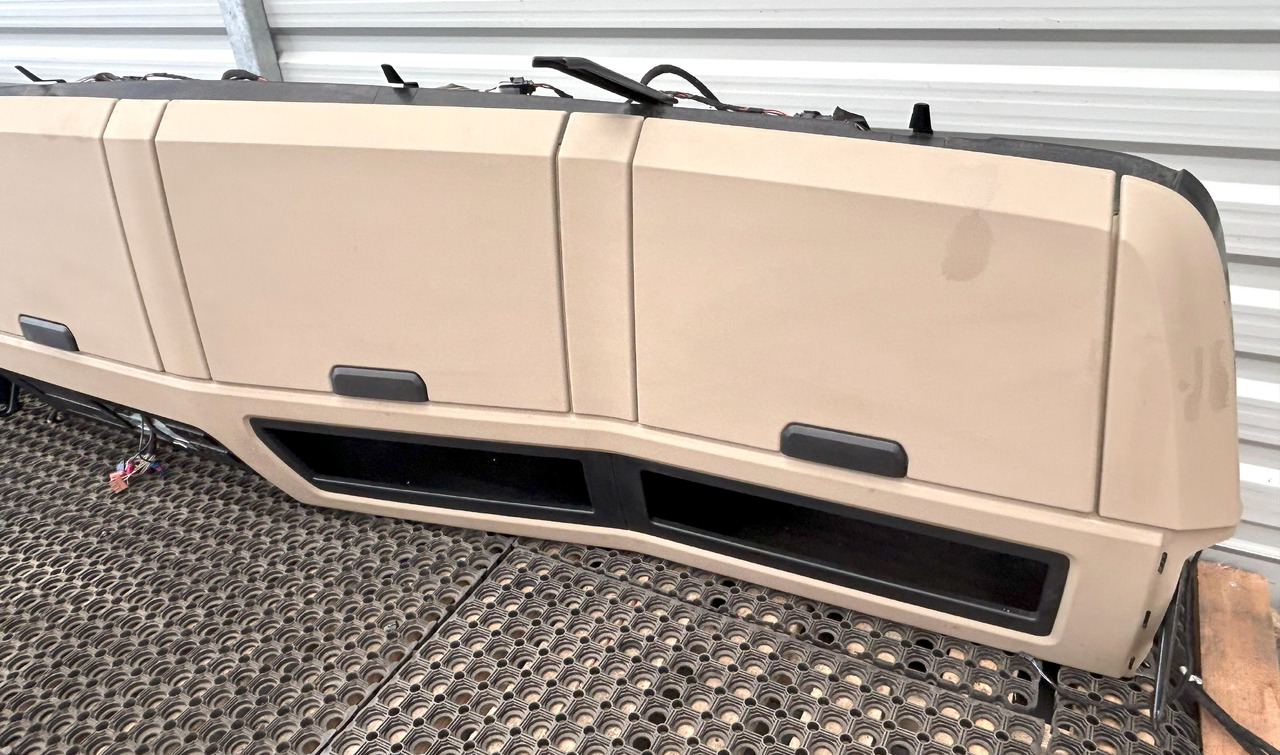 MERCEDES-BENZ UPPER COCKPIT STORAGE COMPARTMENTS SHELVES SHELF STORAGE COMPARTMENT GIGA SPACE CAB - Cab and interior: picture 4 MERCEDES-BENZ UPPER COCKPIT STORAGE COMPARTMENTS SHELVES SHELF STORAGE COMPARTMENT GIGA SPACE CAB - Cab and interior: picture 4