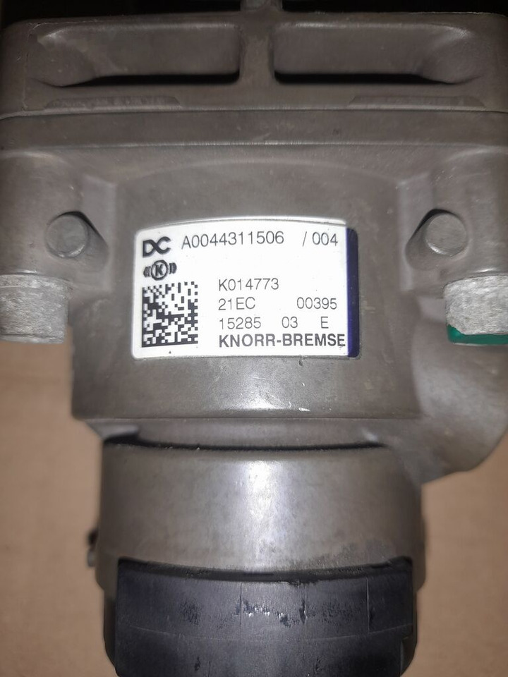 Mercedes-Benz ACTROS MP4 A0044311506 Mercedes-Benz - Brake valve for Truck: picture 4 Mercedes-Benz ACTROS MP4 A0044311506 Mercedes-Benz - Brake valve for Truck: picture 4