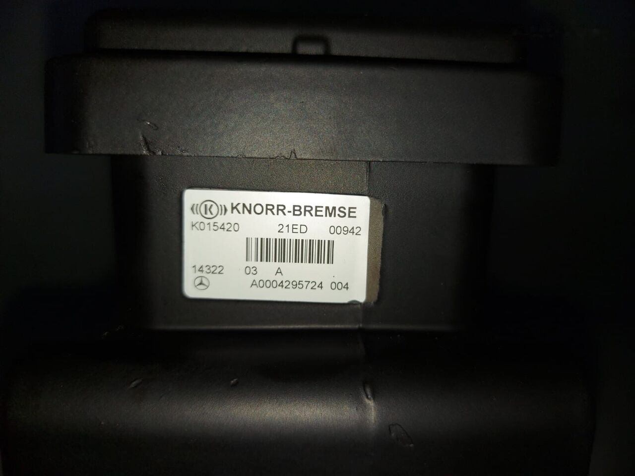 Mercedes-Benz ACTROS MP4 truck - Brake valve for Truck: picture 3 Mercedes-Benz ACTROS MP4 truck - Brake valve for Truck: picture 3