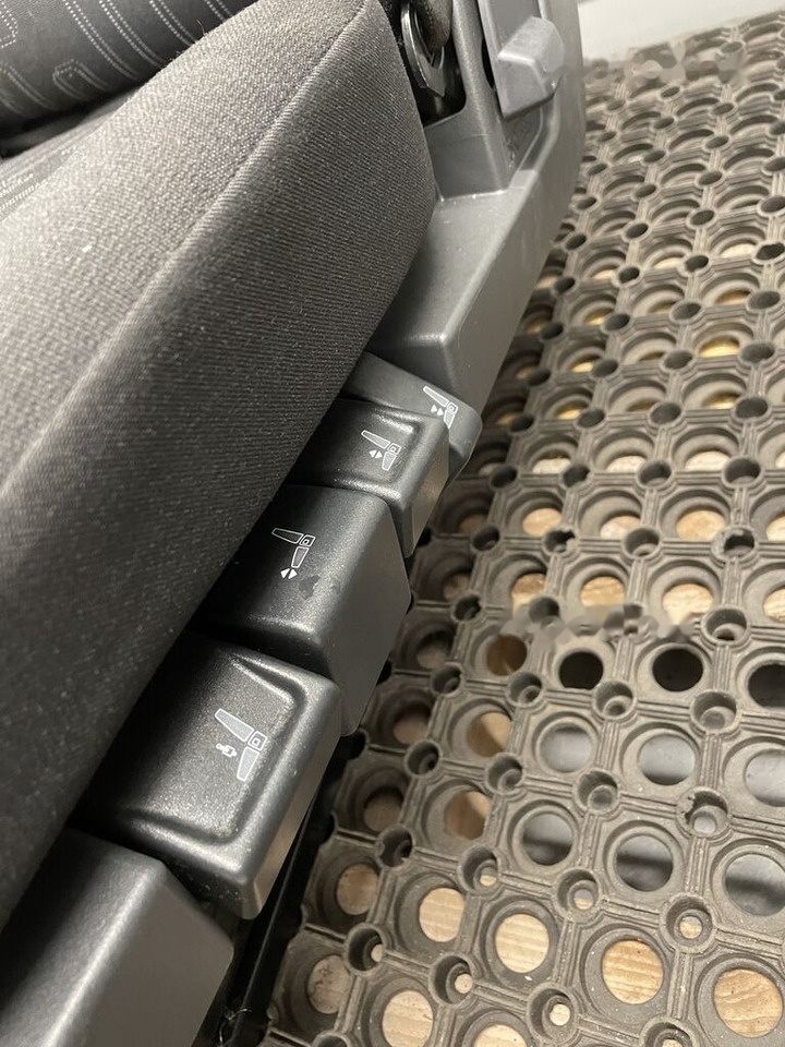 Mercedes-Benz ATEGO DRIVER'S Mercedes-Benz ATEGO - Seat for Truck: picture 3 Mercedes-Benz ATEGO DRIVER'S Mercedes-Benz ATEGO - Seat for Truck: picture 3