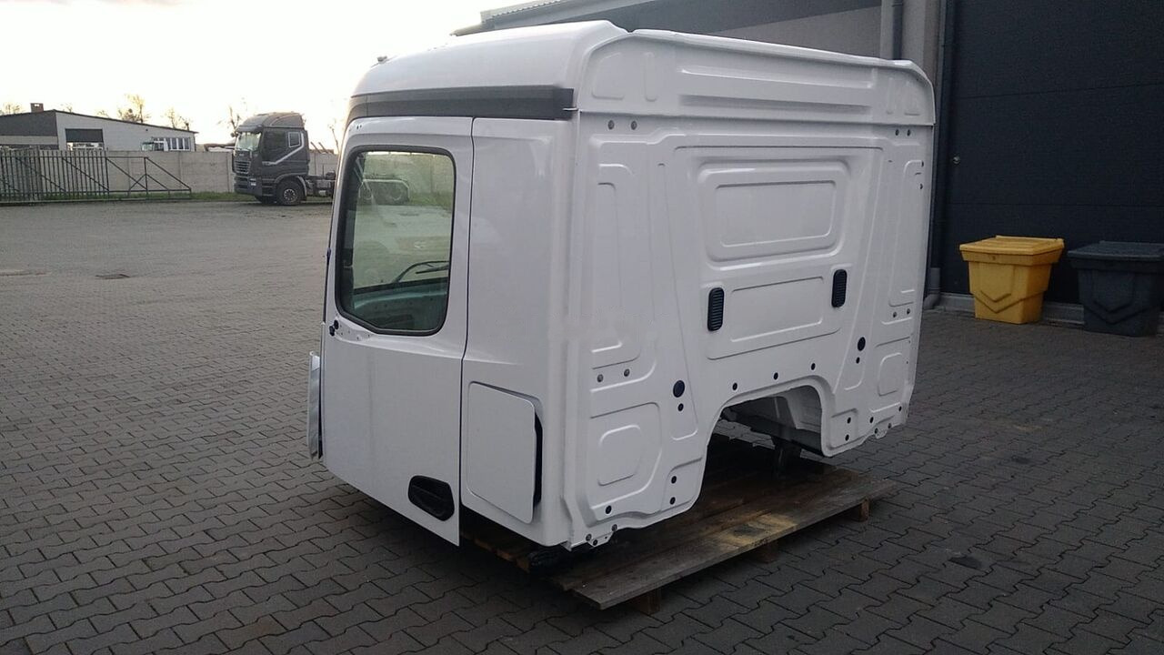 Mercedes-Benz Arocs 8x8 8x6 4x4 6x6 6x4 M Classic Space 320mm Mercedes-Benz AROCS Arocs 8x8 8x6 4x4 6x6 6x4 M Classic Space 320mm truck - Cab for Truck: picture 3 Mercedes-Benz Arocs 8x8 8x6 4x4 6x6 6x4 M Classic Space 320mm Mercedes-Benz AROCS Arocs 8x8 8x6 4x4 6x6 6x4 M Classic Space 320mm truck - Cab for Truck: picture 3