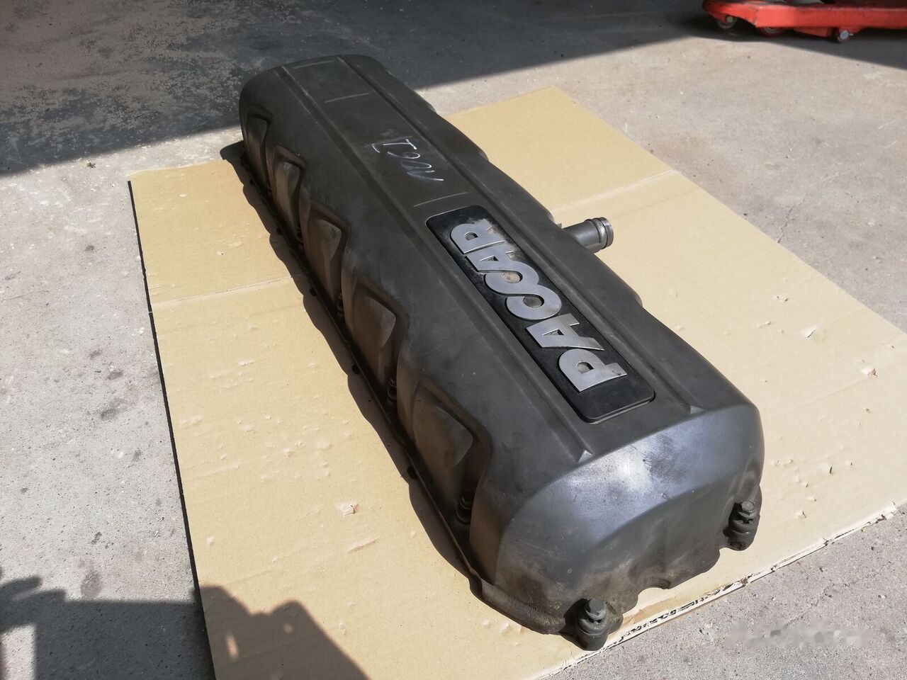 Pokrywa Osłona Głowicy Silnika Zaworów 1885471 DAF XF 106 truck - Engine and parts for Truck: picture 3 Pokrywa Osłona Głowicy Silnika Zaworów 1885471 DAF XF 106 truck - Engine and parts for Truck: picture 3