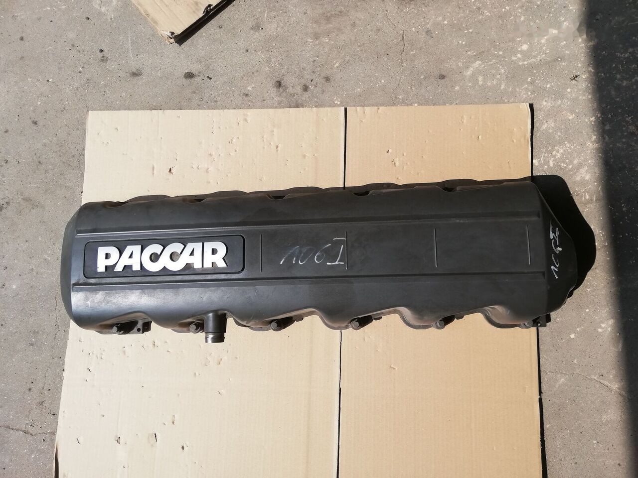 Pokrywa Osłona Głowicy Silnika Zaworów 1885471 DAF XF 106 truck - Engine and parts for Truck: picture 2 Pokrywa Osłona Głowicy Silnika Zaworów 1885471 DAF XF 106 truck - Engine and parts for Truck: picture 2