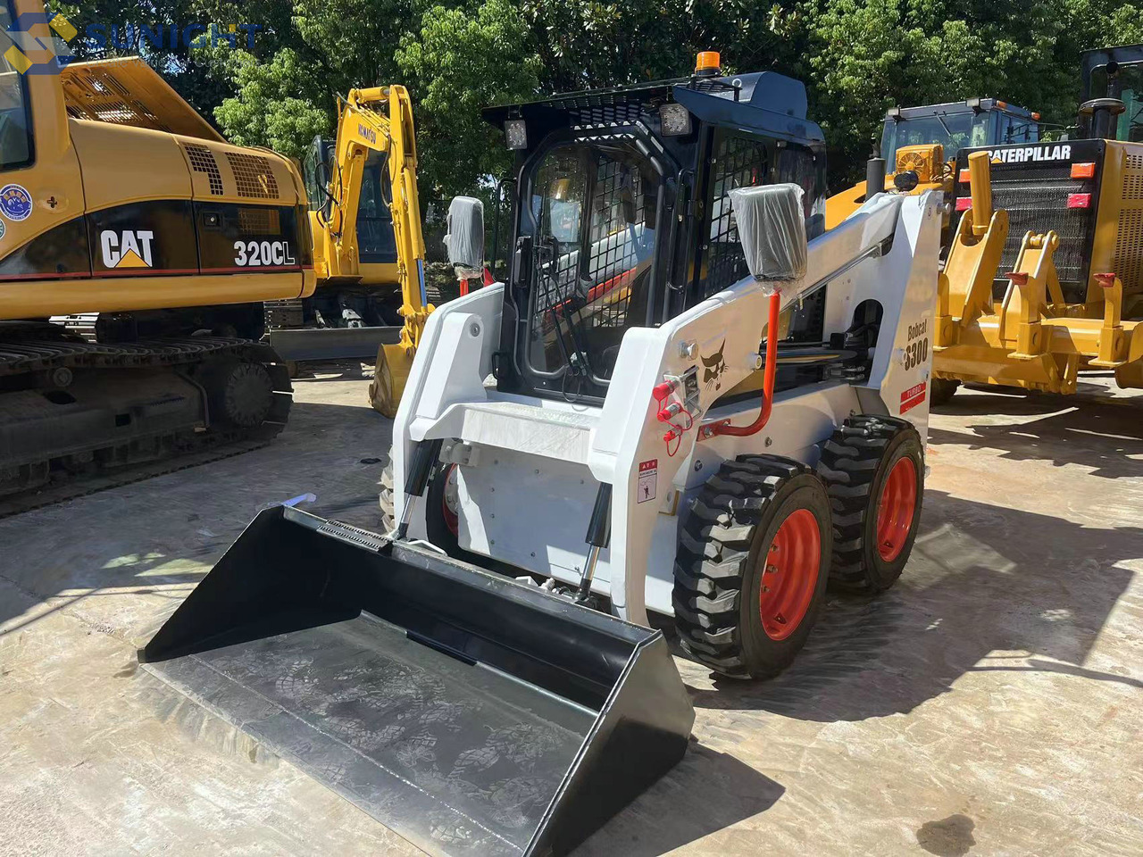BOBCAT New BOBCAT S300 Skid Steer Loader Kubota V3800 Engine, 81 HP (60 kW) Kubota Engine, 3000 lbs (1360 kg) Operating Capacity & 3750 kg Weight - Skid steer loader: picture 4 BOBCAT New BOBCAT S300 Skid Steer Loader Kubota V3800 Engine, 81 HP (60 kW) Kubota Engine, 3000 lbs (1360 kg) Operating Capacity & 3750 kg Weight - Skid steer loader: picture 4