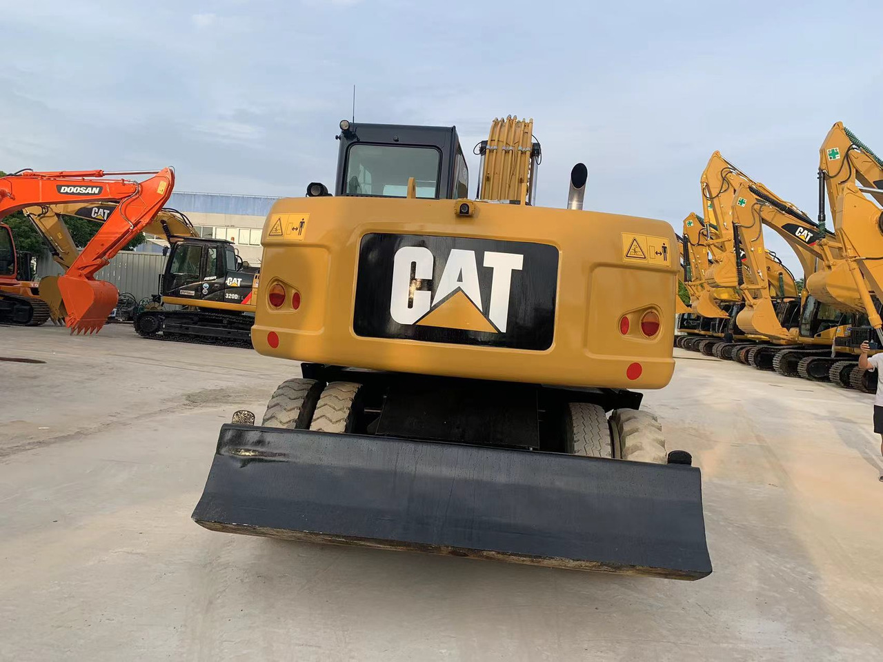 Caterpillar M315D Wheel Excavator Moving by Tires - Wheel excavator: picture 4 Caterpillar M315D Wheel Excavator Moving by Tires - Wheel excavator: picture 4