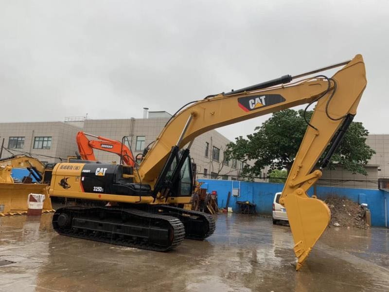 Caterpillar Used Excavator Cheap Price CAT 325D, 325BL Made in Japan - Crawler excavator: picture 1 Caterpillar Used Excavator Cheap Price CAT 325D, 325BL Made in Japan - Crawler excavator: picture 1