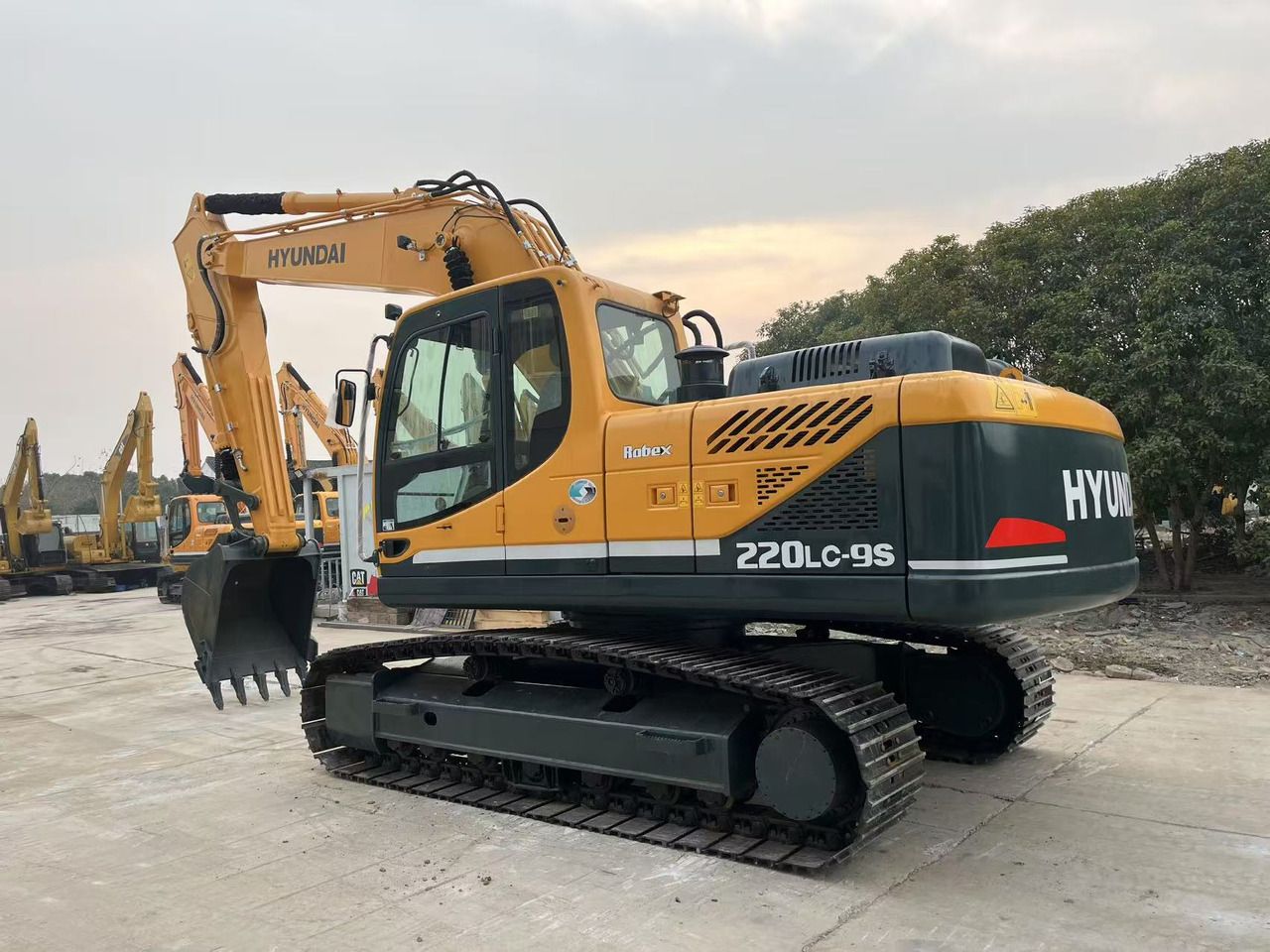 Hyundai $18,000-$24,000 Used Hyundai R220LC-9S 22 Ton Excavator Well-Maintained Core Components - Crawler excavator: picture 1 Hyundai $18,000-$24,000 Used Hyundai R220LC-9S 22 Ton Excavator Well-Maintained Core Components - Crawler excavator: picture 1