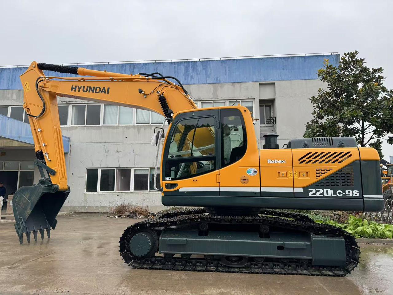Hyundai 220LC-9S Good Price Used Korea Excavator - Crawler excavator: picture 1 Hyundai 220LC-9S Good Price Used Korea Excavator - Crawler excavator: picture 1