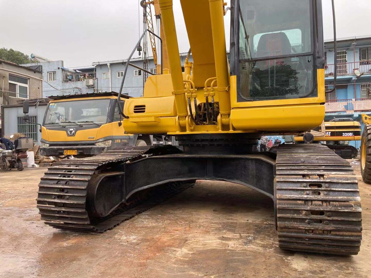 KOMATSU PC220 excavator cheap 22 ton used excavator Komatsu PC220 - Crawler excavator: picture 3 KOMATSU PC220 excavator cheap 22 ton used excavator Komatsu PC220 - Crawler excavator: picture 3