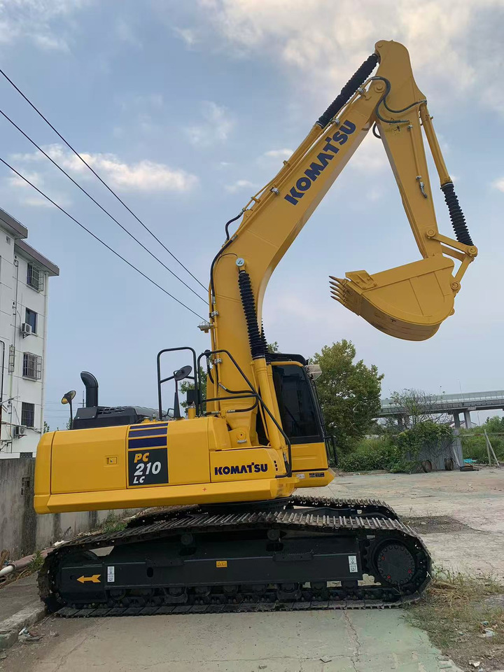 Komatsu Excavator Secondhand Machine Komatsu PC210 for PNG - Crawler excavator: picture 2 Komatsu Excavator Secondhand Machine Komatsu PC210 for PNG - Crawler excavator: picture 2