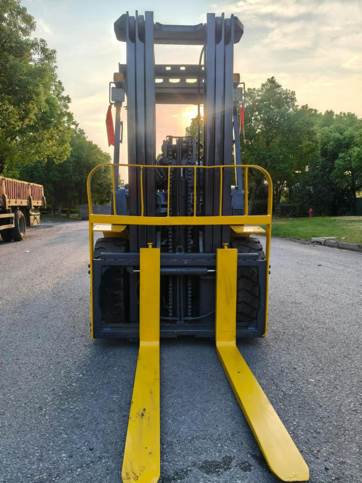 Komatsu Forklift 3 ton Capacity FD30-15, FD30-16, FD30-17 - Diesel forklift: picture 4 Komatsu Forklift 3 ton Capacity FD30-15, FD30-16, FD30-17 - Diesel forklift: picture 4