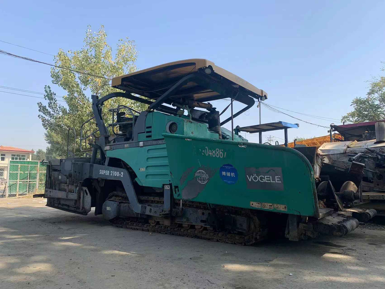 VOGELE Asphalt Paver Super 2100-2, 2100-3 Good Price on Sale - Asphalt paver: picture 1 VOGELE Asphalt Paver Super 2100-2, 2100-3 Good Price on Sale - Asphalt paver: picture 1