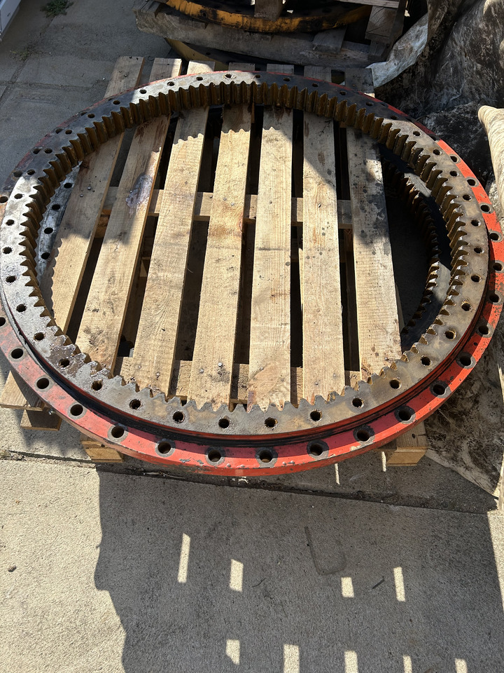 LIEBHERR 900C, 904C - Slewing ring for Excavator: picture 4 LIEBHERR 900C, 904C - Slewing ring for Excavator: picture 4