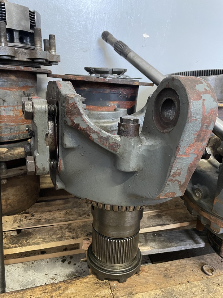 LIEBHERR A900C - Steering knuckle for Wheel excavator: picture 1 LIEBHERR A900C - Steering knuckle for Wheel excavator: picture 1