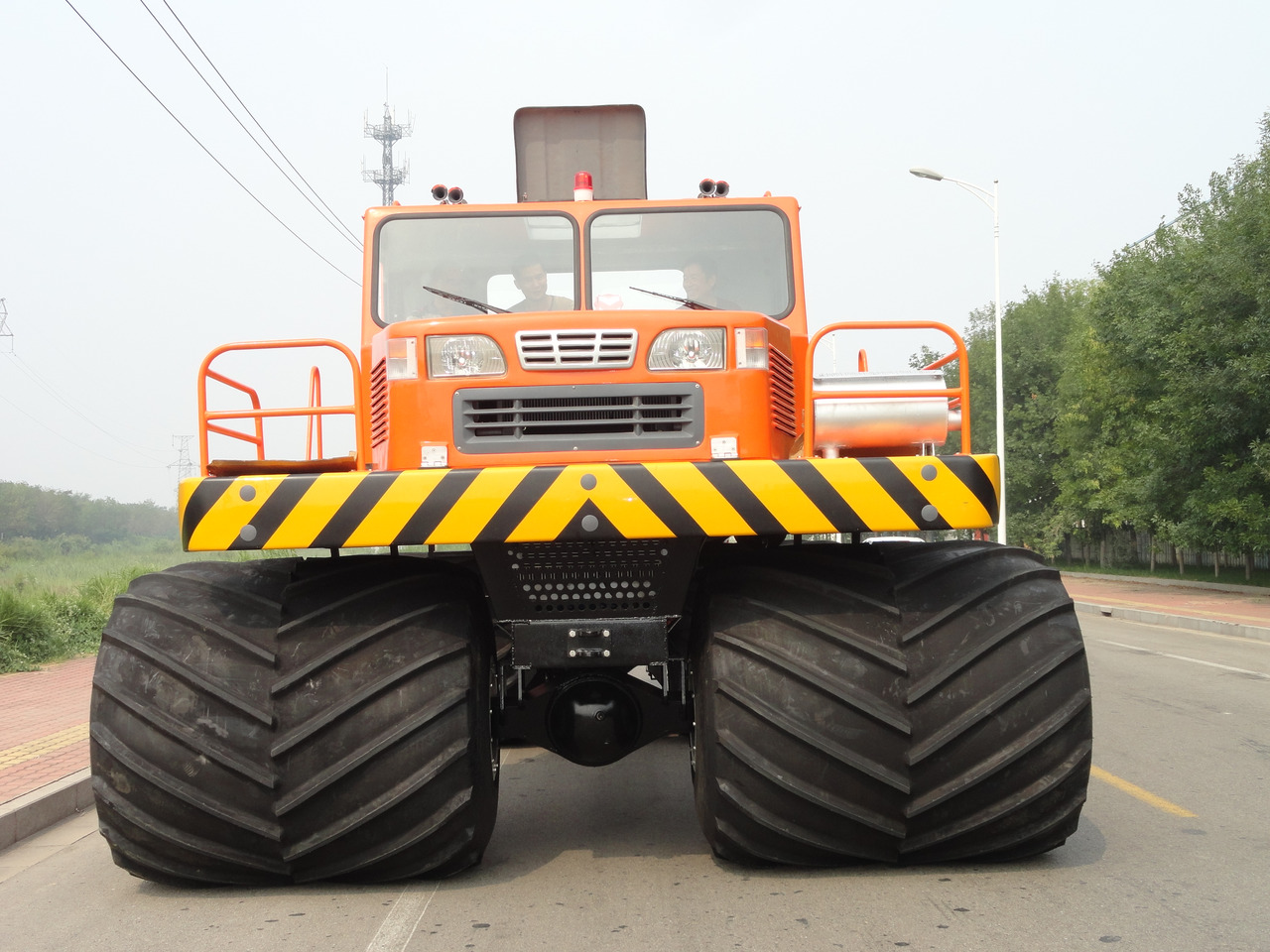 Amphibious truck Swamp truck Used for: swamps, beaches, rivers, wetland material transportation, rescue and oil exploration - Ground support equipment: picture 5 Amphibious truck Swamp truck Used for: swamps, beaches, rivers, wetland material transportation, rescue and oil exploration - Ground support equipment: picture 5
