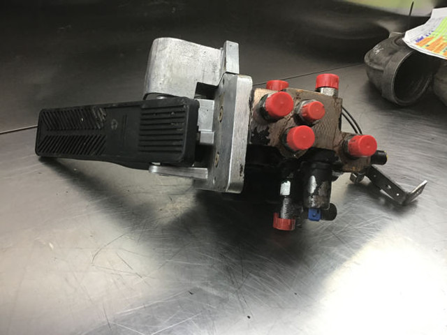 Liebherr Brake Compact Block - Pedal: picture 1 Liebherr Brake Compact Block - Pedal: picture 1