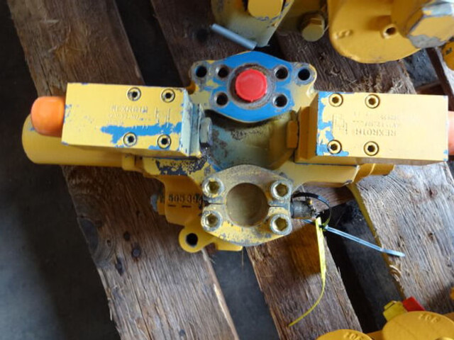 Liebherr Control Block - Valve: picture 1 Liebherr Control Block - Valve: picture 1