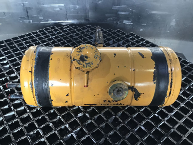 Liebherr Equalizing Reservoir - Expansion tank: picture 4 Liebherr Equalizing Reservoir - Expansion tank: picture 4