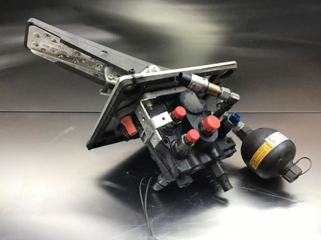 Liebherr L524 / L528 / L538 / L542 - Pedal: picture 4 Liebherr L524 / L528 / L538 / L542 - Pedal: picture 4