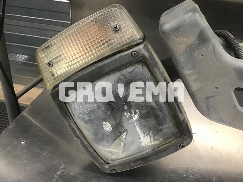 Liebherr L580 / L538 / L550 / L556 - Headlight: picture 1 Liebherr L580 / L538 / L550 / L556 - Headlight: picture 1