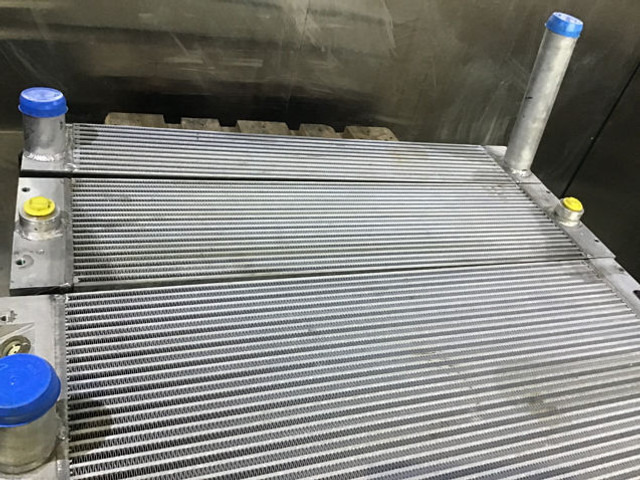 Liebherr Oil Cooler - Oil cooler: picture 2 Liebherr Oil Cooler - Oil cooler: picture 2