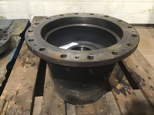 Liebherr Output Shaft Housing - Wheel hub: picture 1 Liebherr Output Shaft Housing - Wheel hub: picture 1