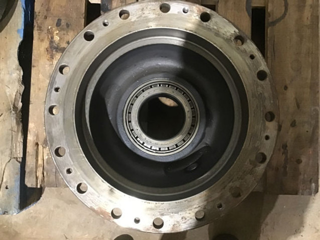 Liebherr Output Shaft Housing - Wheel hub: picture 3 Liebherr Output Shaft Housing - Wheel hub: picture 3