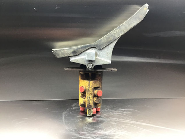 Liebherr Pilot Control Unit - Pedal: picture 2 Liebherr Pilot Control Unit - Pedal: picture 2