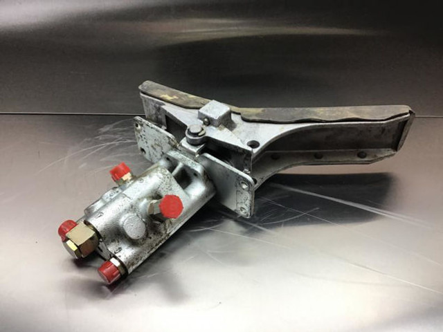 Liebherr Pilot Control Unit - Pedal: picture 5 Liebherr Pilot Control Unit - Pedal: picture 5