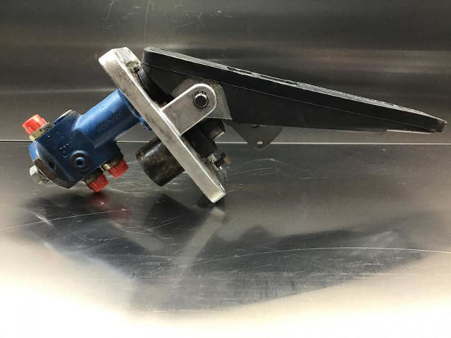 Liebherr Pilot Control Unit - Pedal: picture 3 Liebherr Pilot Control Unit - Pedal: picture 3