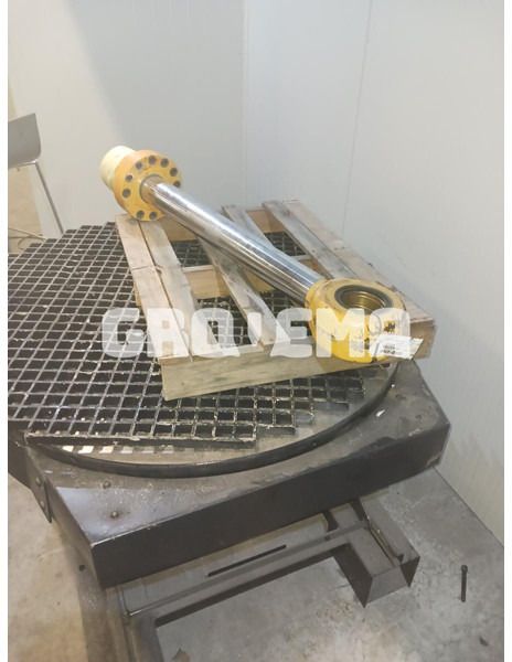 Liebherr R904 / R902 Li / A904C Li / A904 Li / A900 Li / A900C / A916 / A918 / A914 COMPACT / R900C Li - Hydraulic cylinder: picture 2 Liebherr R904 / R902 Li / A904C Li / A904 Li / A900 Li / A900C / A916 / A918 / A914 COMPACT / R900C Li - Hydraulic cylinder: picture 2