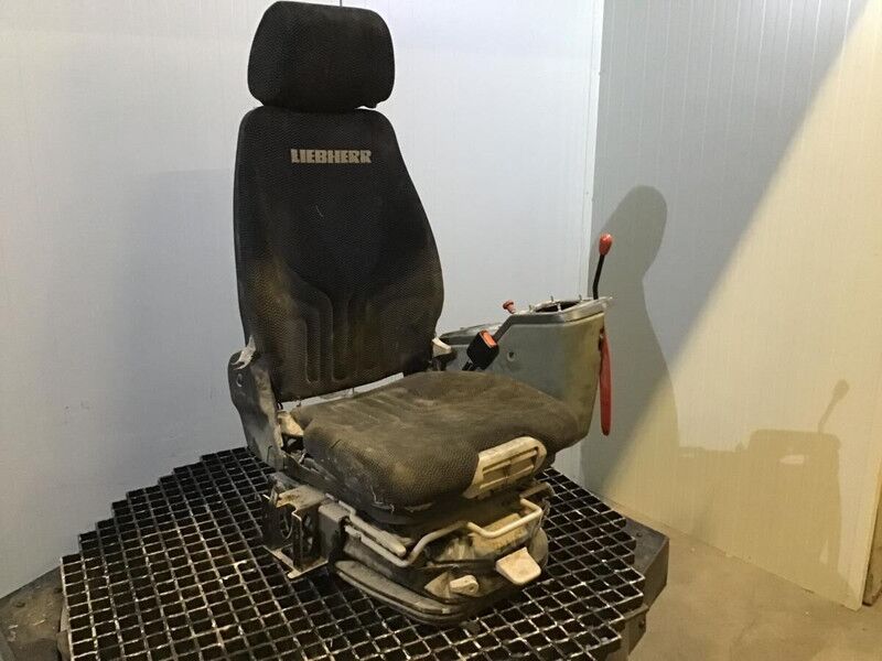 Liebherr R922 / R946 LC - Seat: picture 1 Liebherr R922 / R946 LC - Seat: picture 1