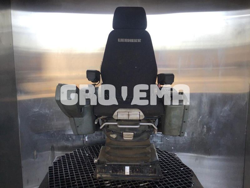 Liebherr R926 COMP / R946 LC / R946 LC-V - Seat: picture 1 Liebherr R926 COMP / R946 LC / R946 LC-V - Seat: picture 1