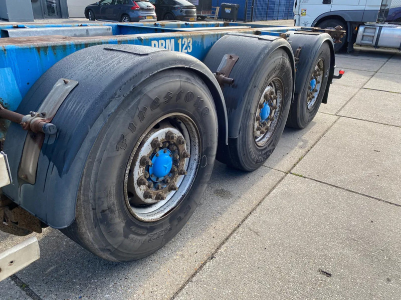 Container transporter/ Swap body semi-trailer Renders Container chassis / Mercedes + Disc / 1x Lift Axle / 1x Extendable: picture 8 Container transporter/ Swap body semi-trailer Renders Container chassis / Mercedes + Disc / 1x Lift Axle / 1x Extendable: picture 8