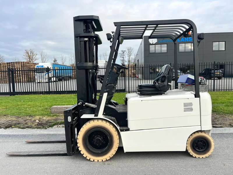 Caterpillar EP30K-PAC - Electric forklift: picture 2 Caterpillar EP30K-PAC - Electric forklift: picture 2