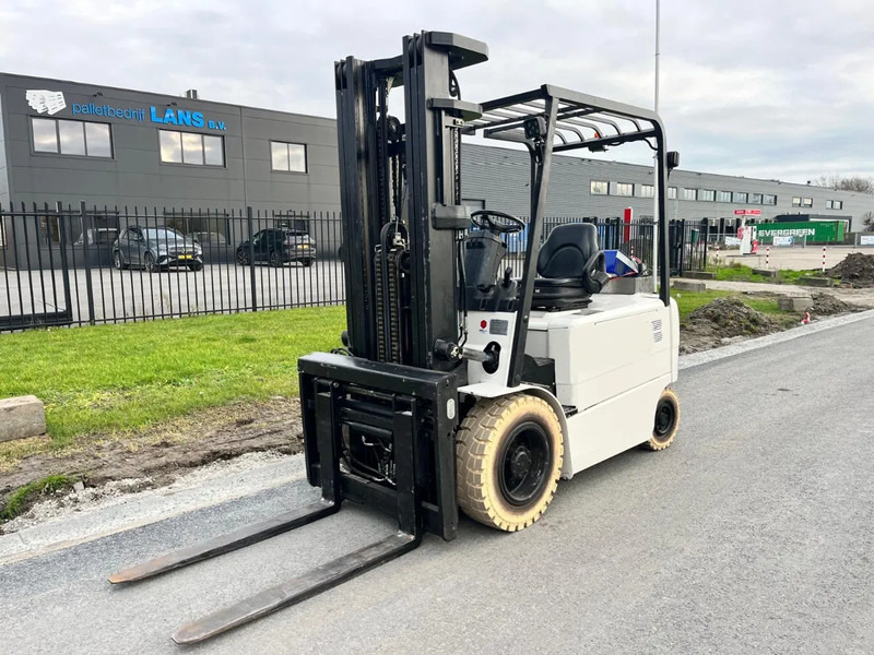 Caterpillar EP30K-PAC - Electric forklift: picture 4 Caterpillar EP30K-PAC - Electric forklift: picture 4