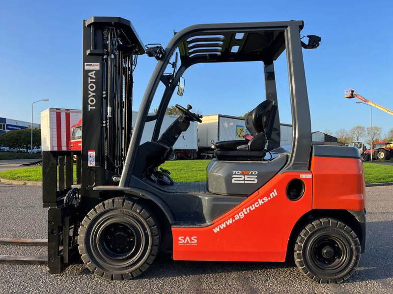 Toyota 52-8FDF25 - Diesel forklift: picture 2 Toyota 52-8FDF25 - Diesel forklift: picture 2