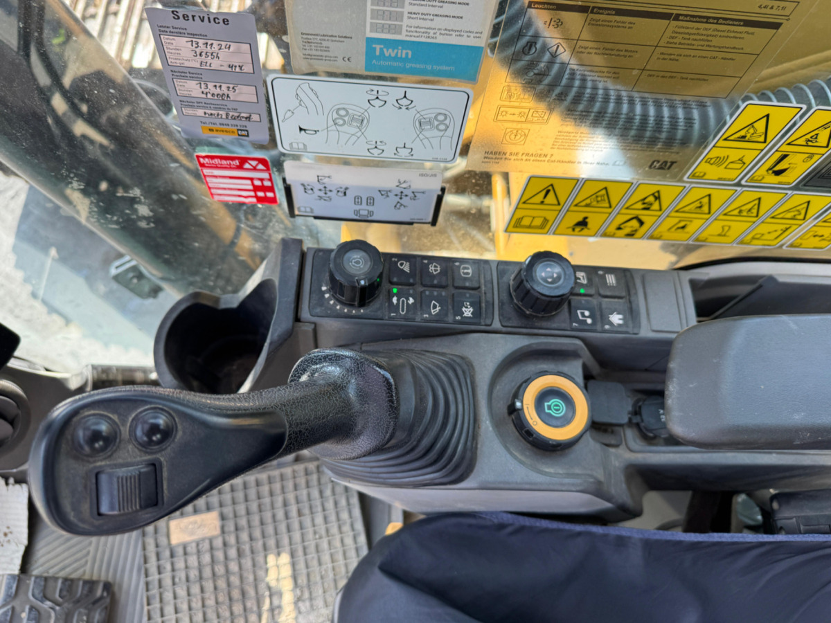 Crawler excavator CATERPILLAR 323NG GPS 4x Schaufeln: picture 19